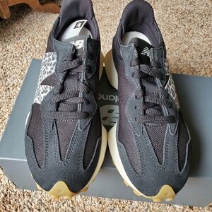 New Balance 327 sneakers